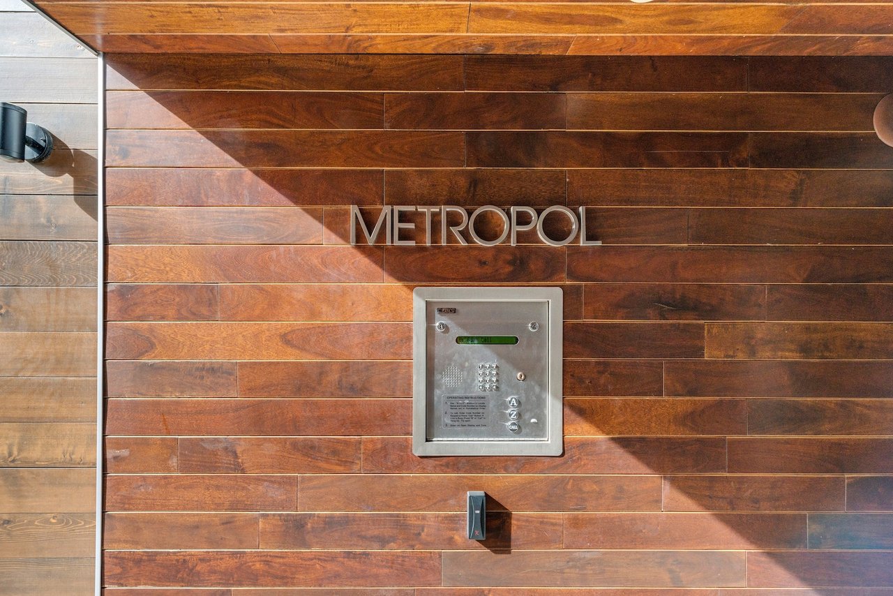 Modern 2 Bedroom/ 2 bath at the Metropol