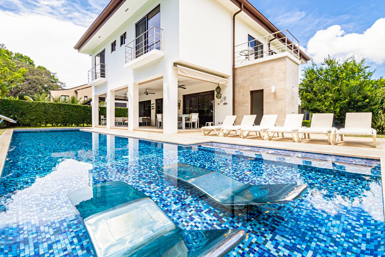Contemporary Private Pool Villa, Jaco, Puntarenas