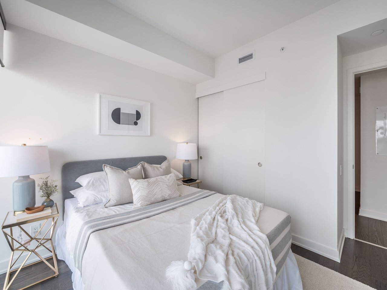 1702-185 Roehampton Ave