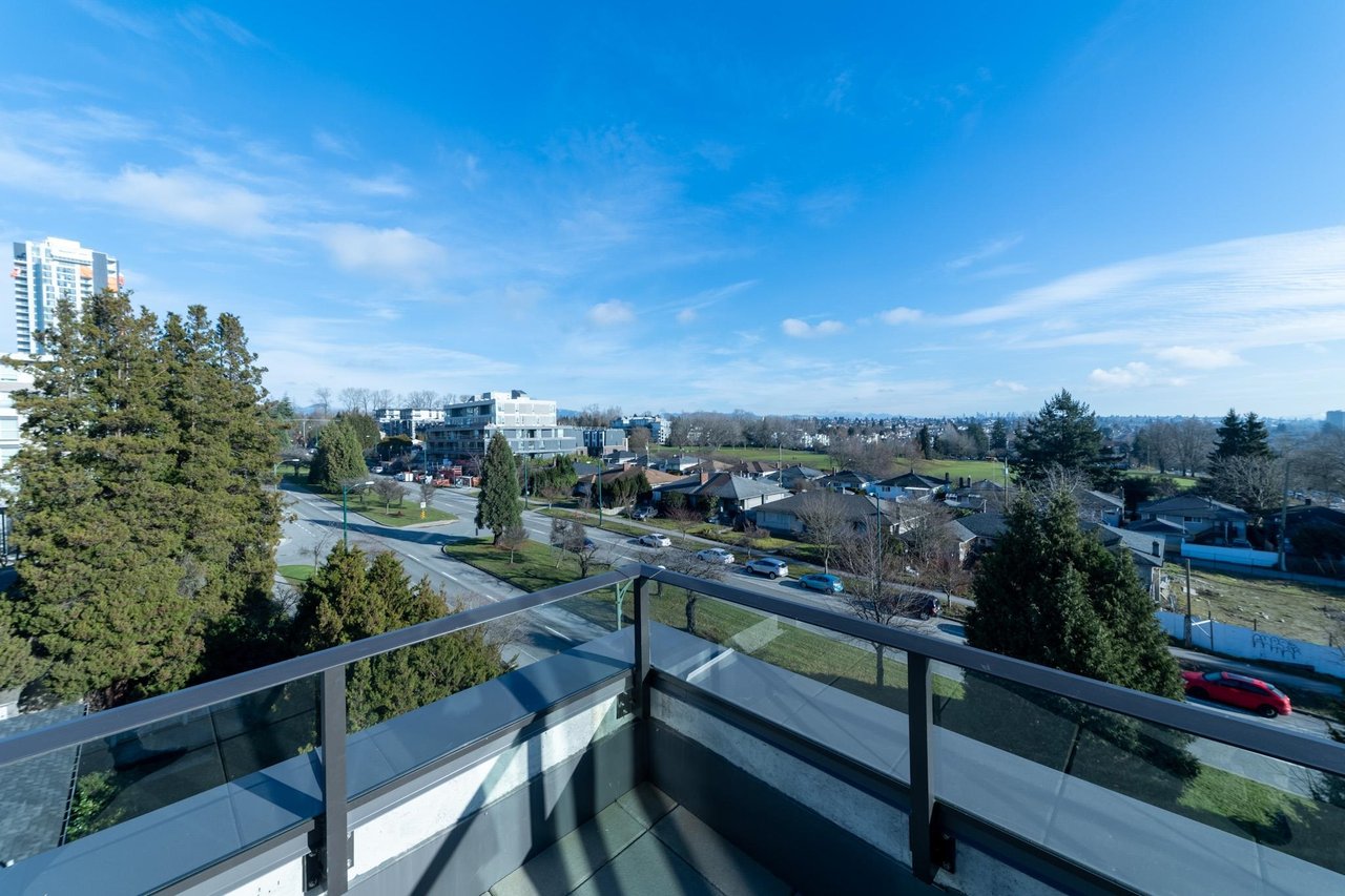 501-7777 Cambie St