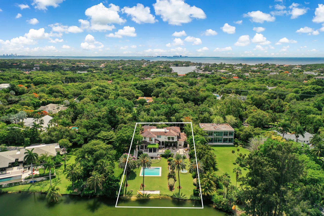 8860 Hammock Lake Ct