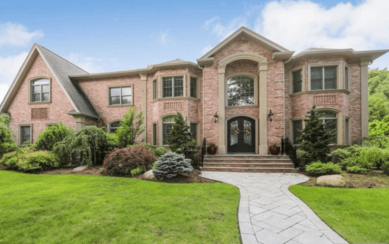 100 Nichols Dr, Paramus