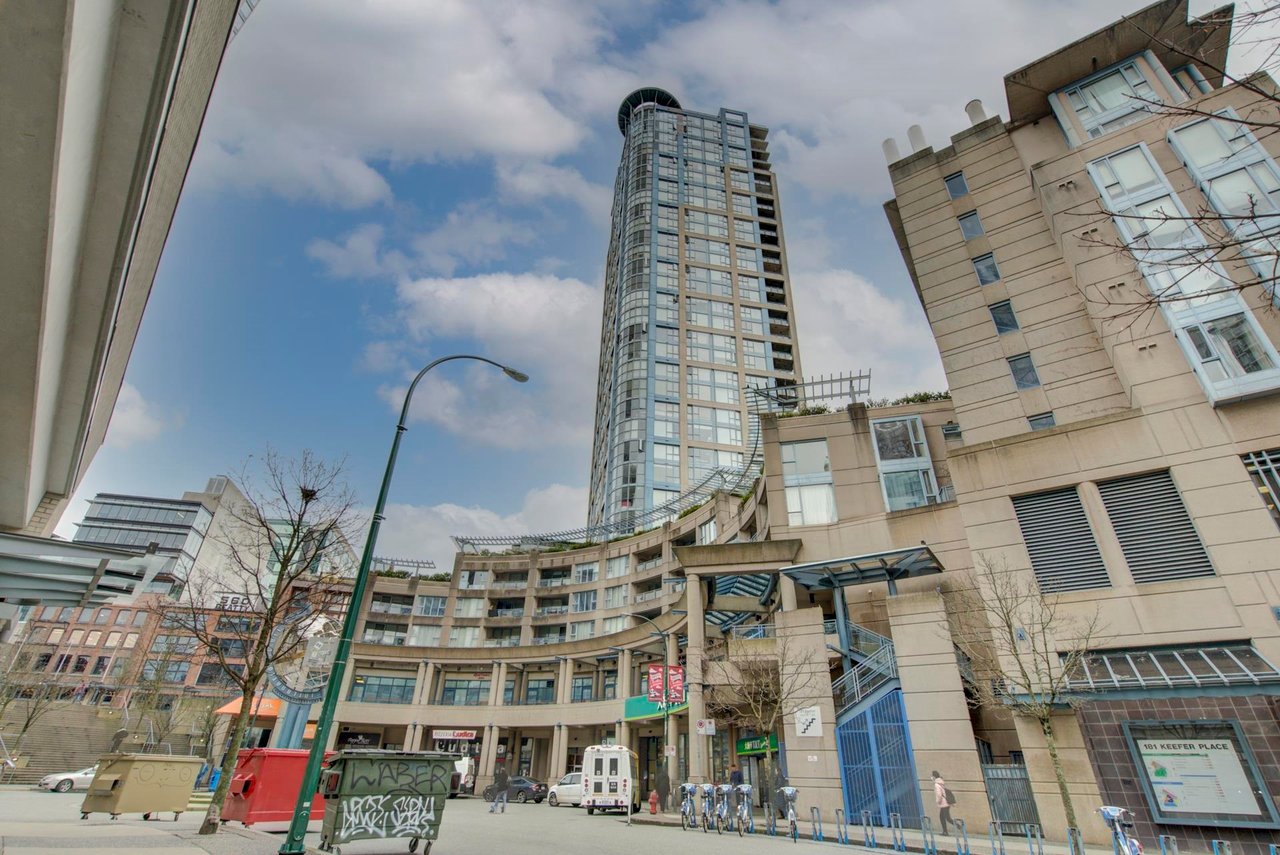 1302-183 Keefer Pl