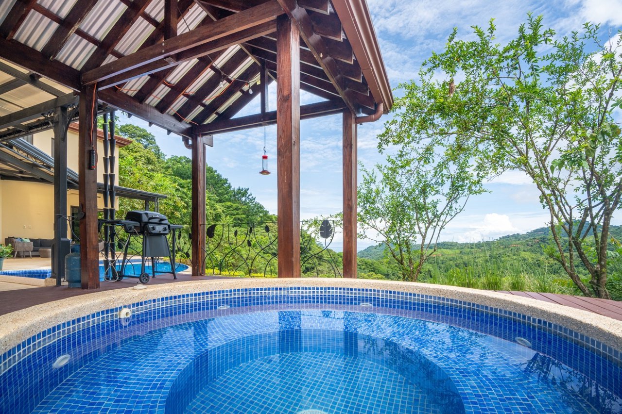 Waterfall Orchard Jungle Estate, Ojochal, Puntarenas