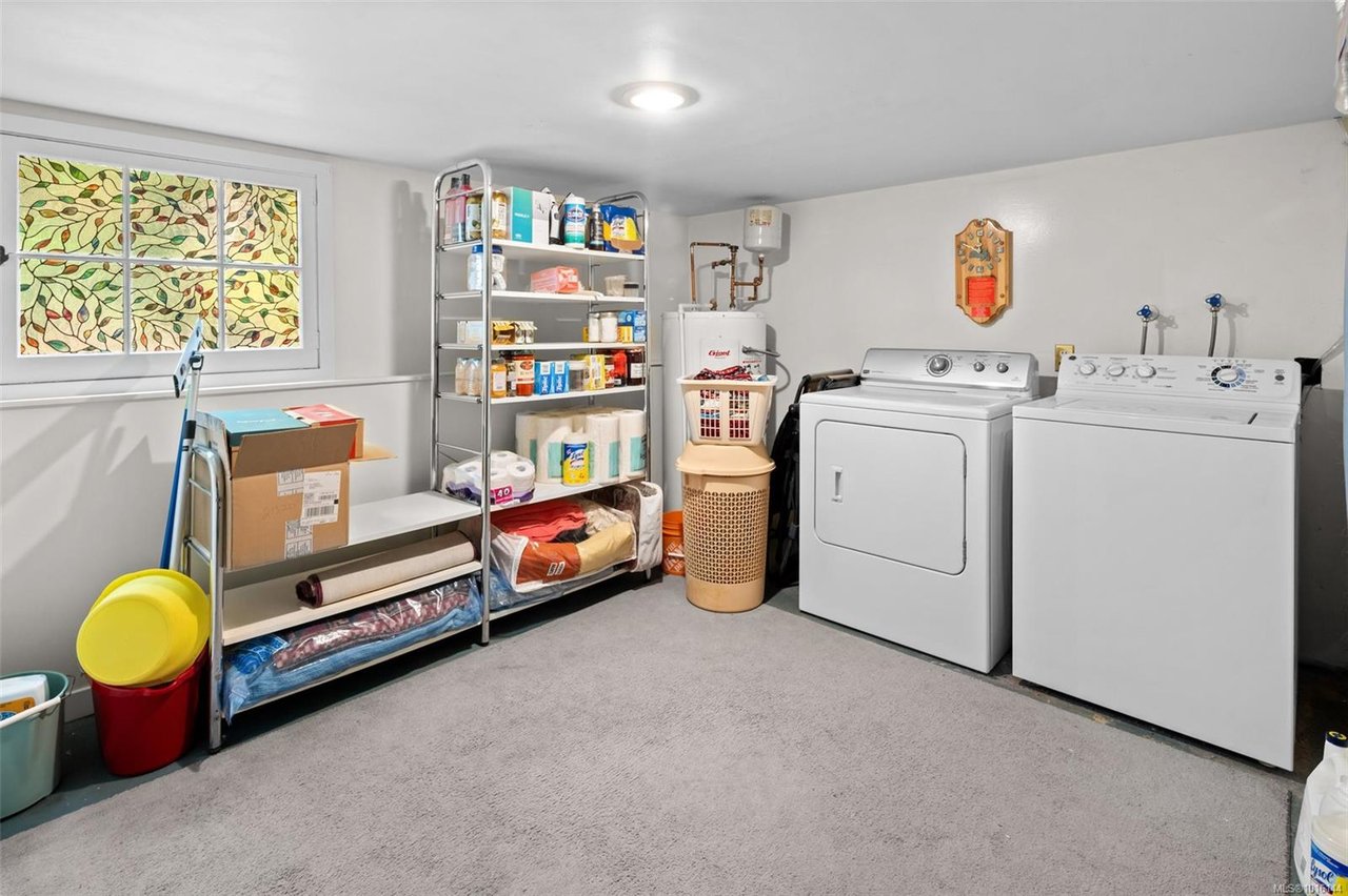1924 Forrester St, Saanich
