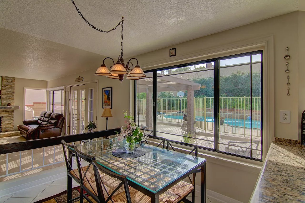 25122 Linda Vista Dr