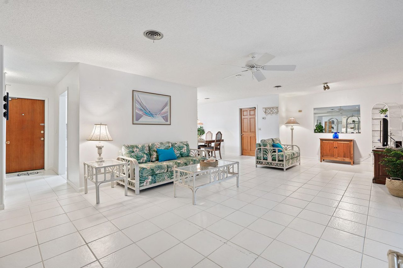 19256 Country Club Dr