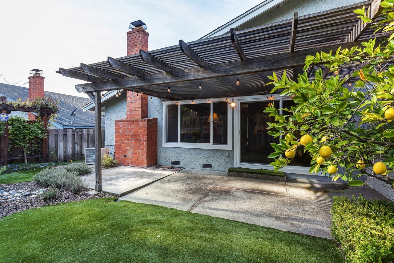1105 Glengarry Ln - Rudgear Estates