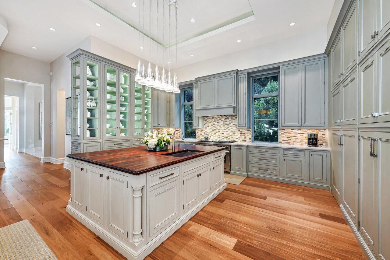 16951 Verona LN