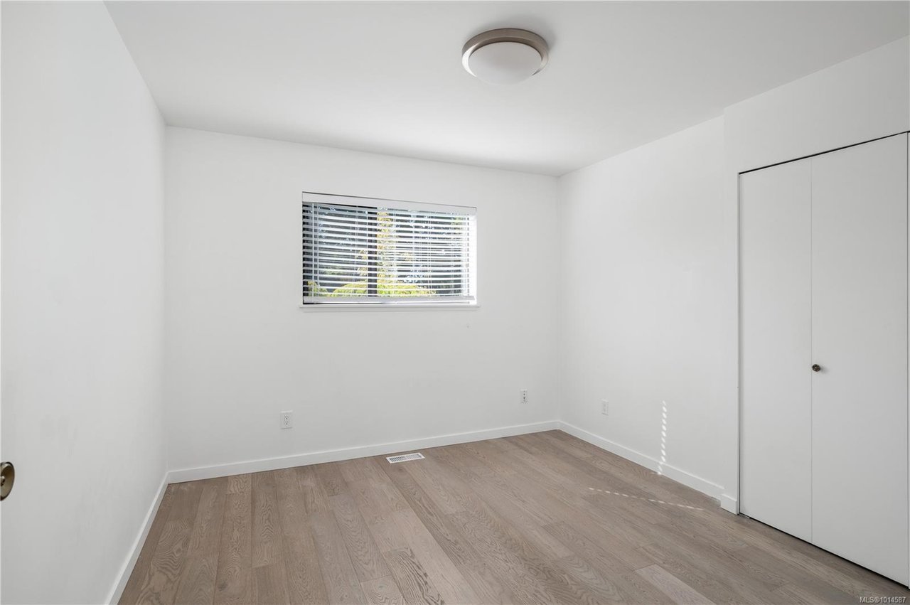 4101 Scoones Pl, Saanich