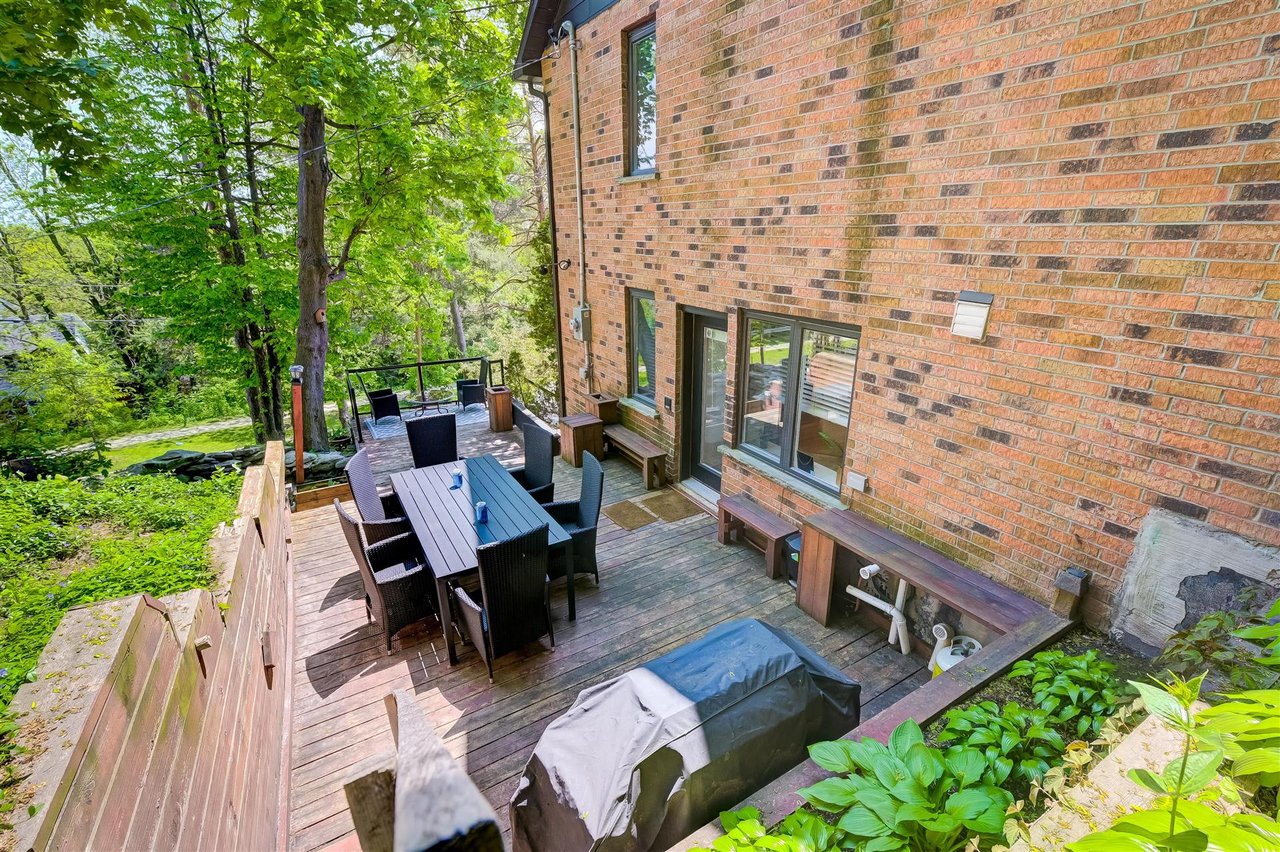 26 Bethune Blvd