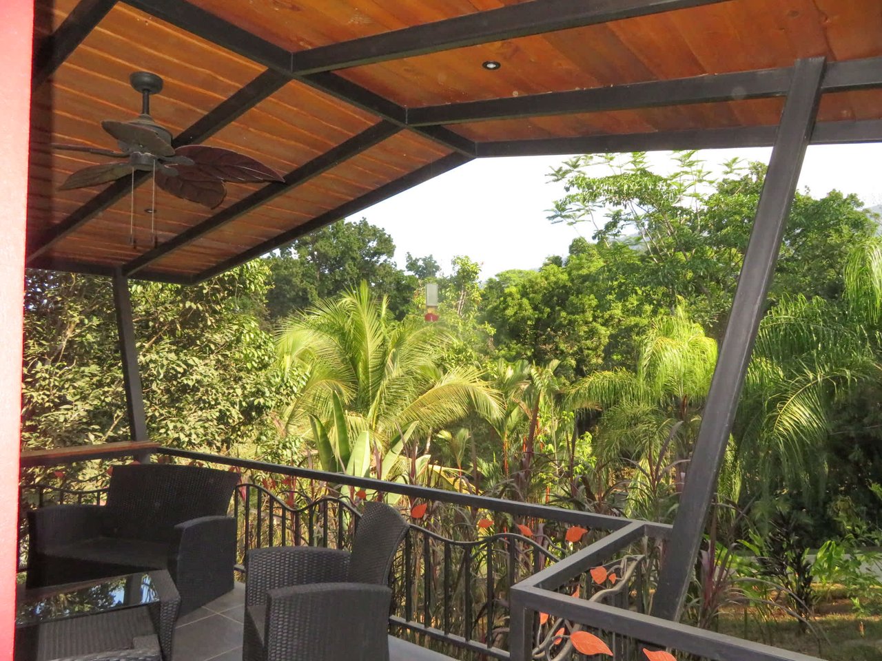 3 Cabins, A restaurant, A 3 Bed House And Multiple Plantels In The Heart Of Ojochal