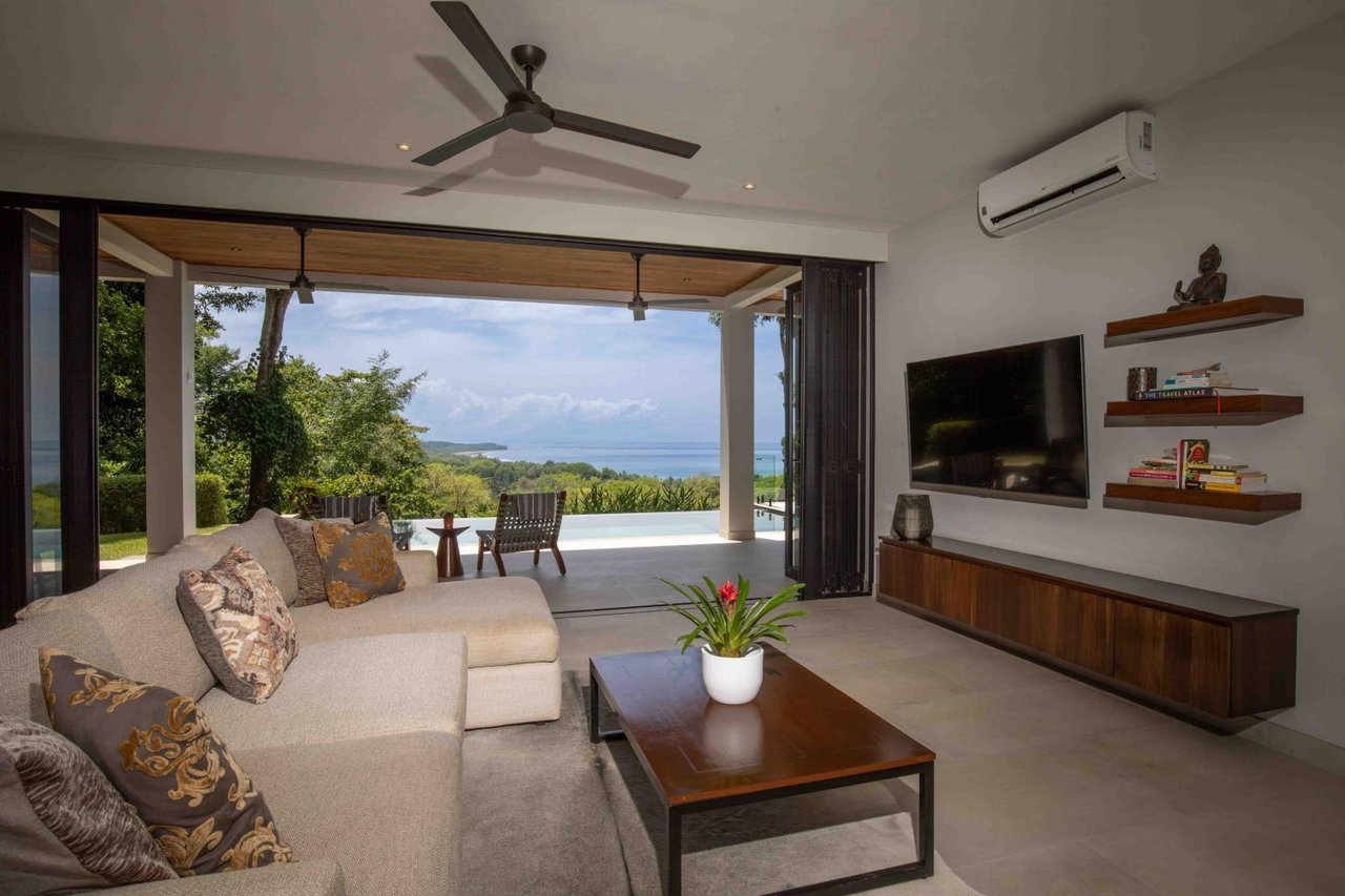 Stunning 4 Bedroom Villa Above Playa Hermosa