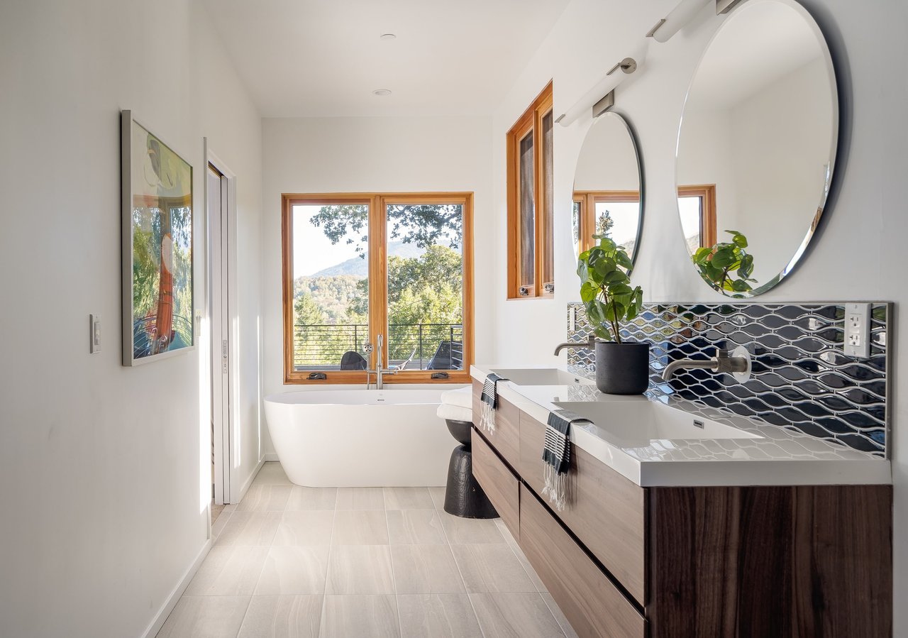 Modern Home with Organic Materials and Crisp Lines- Represented Buyer