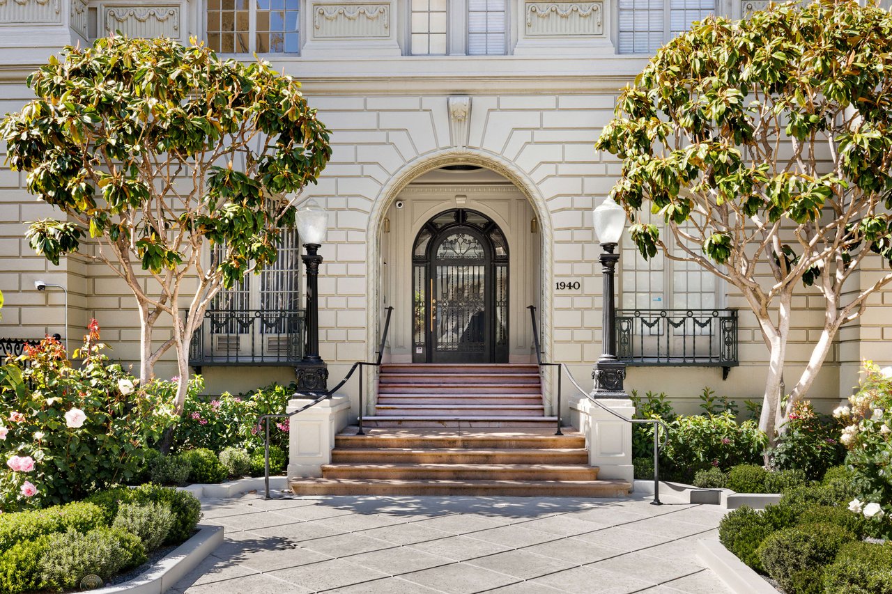 Grand Scale, Pre-War Apartment with North Bay Views