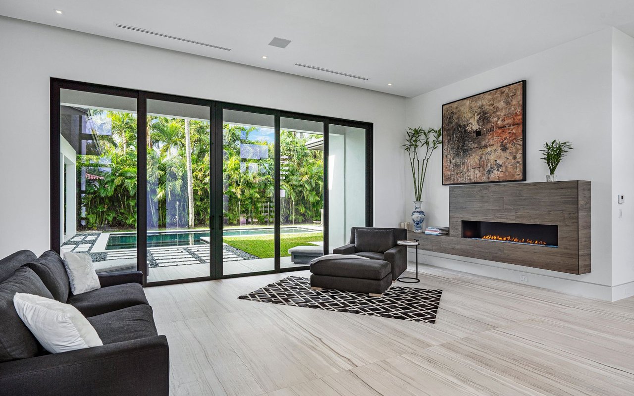 800 Seagate Dr