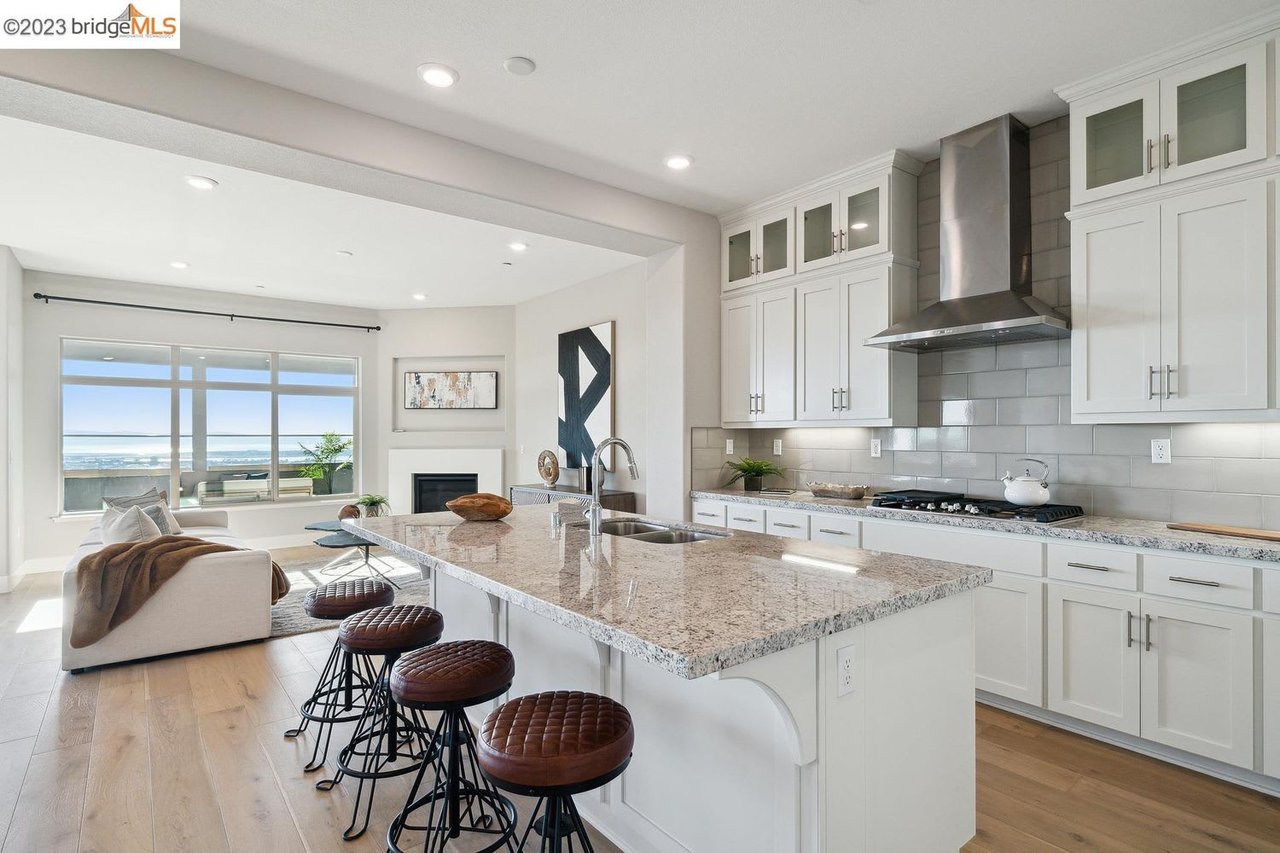 6743 Skyview Dr, Oakland, CA 94605