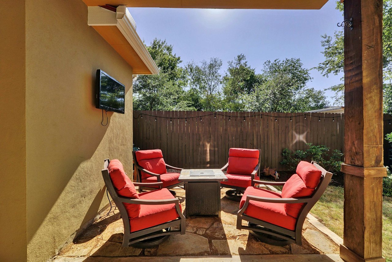 Modern Crestview Two-story Home: Updated Primary Bath, New Roof – Investor Friendly!