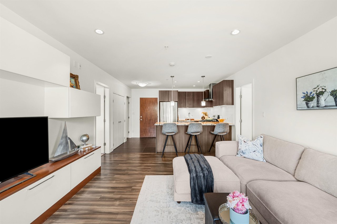 201-5688 Hastings Street, Burnaby