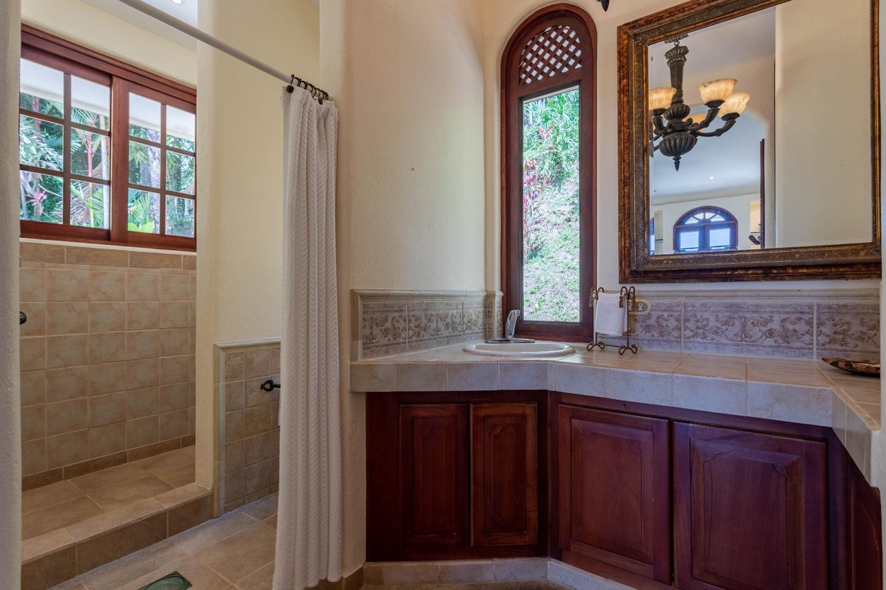 Private Ocean View Estate, Dominical, Puntarenas