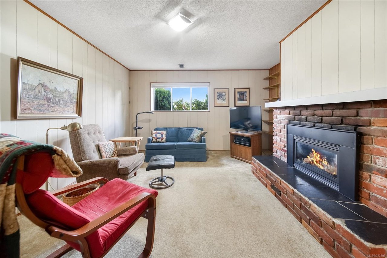 4086 Tracey St