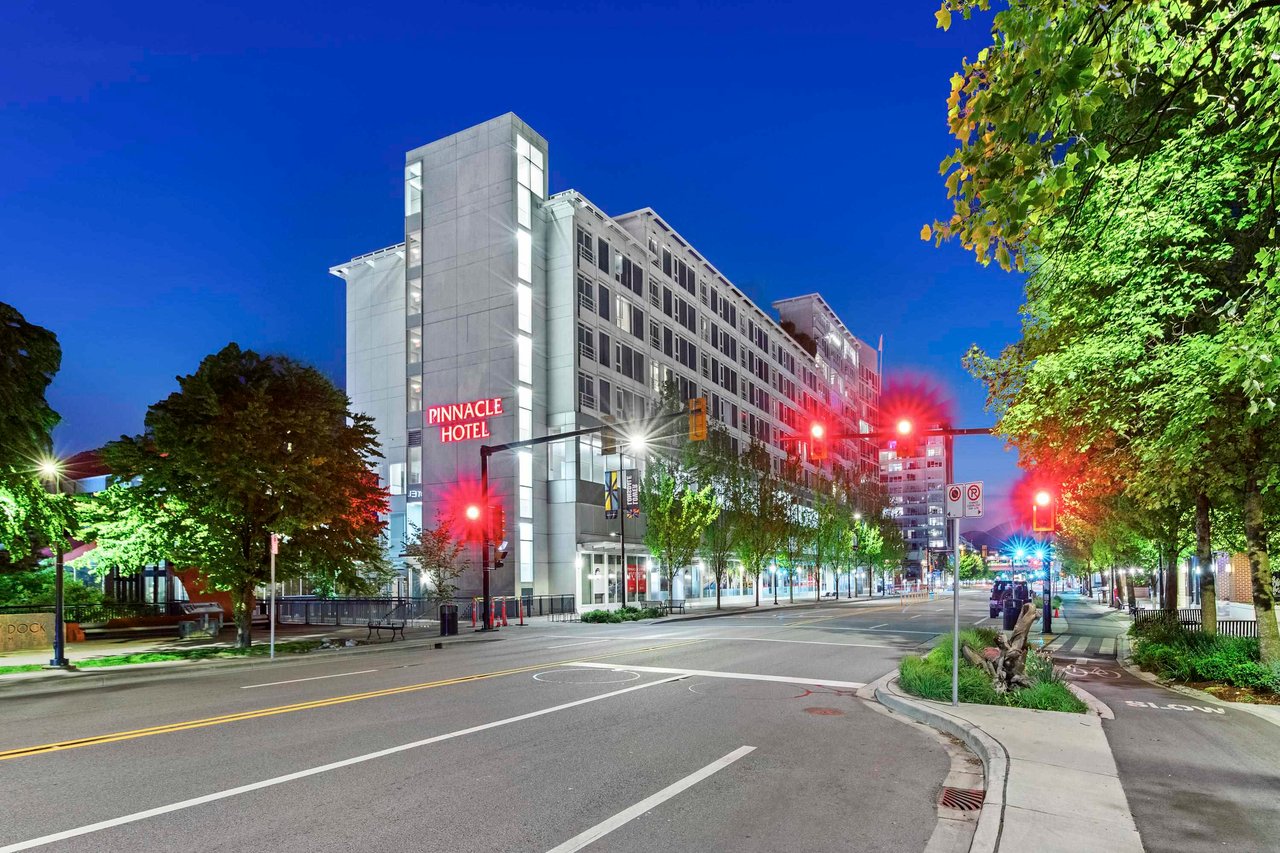 602-133 E Esplanade