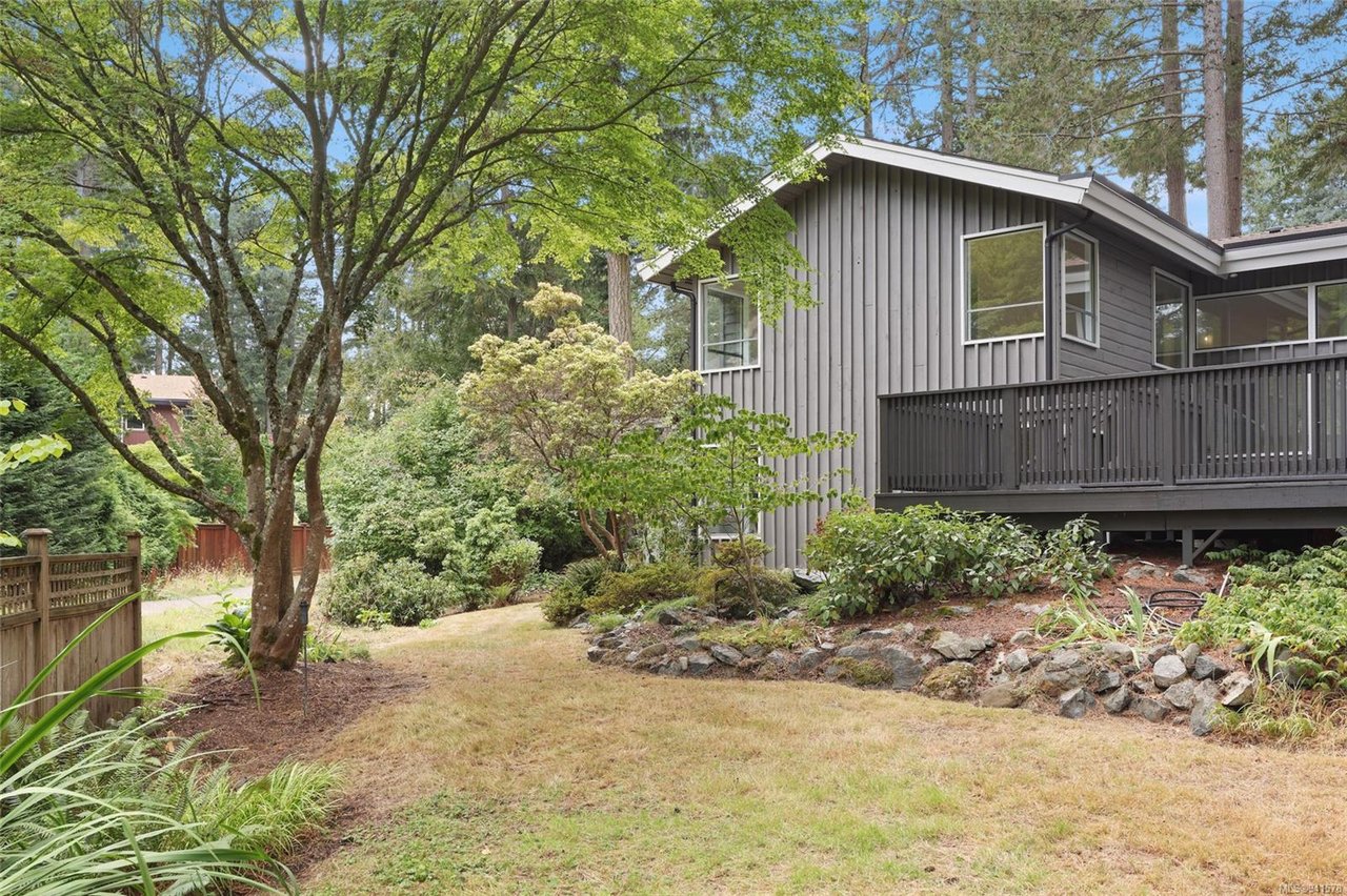 4527 Emily Carr Dr