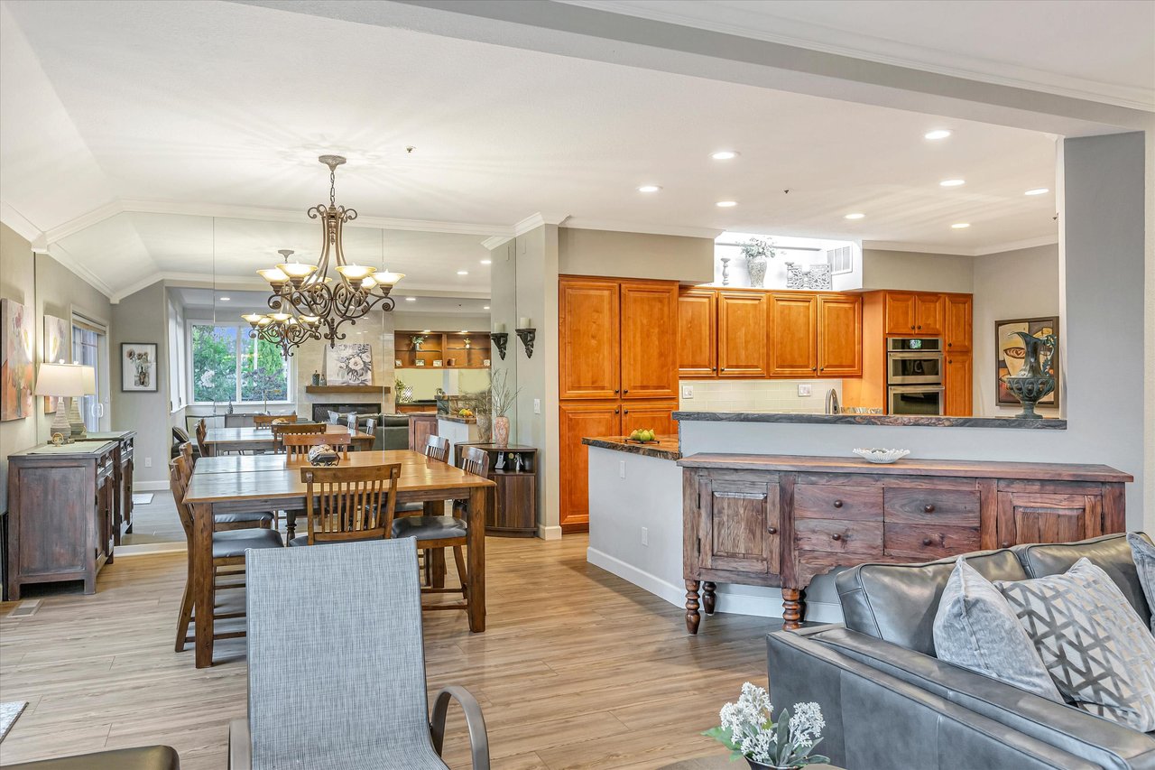 17 Crystal Creek Ct