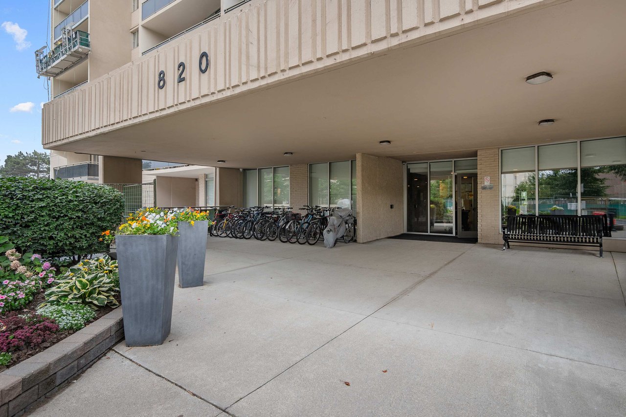 820 Burnhamthorpe Road #702
