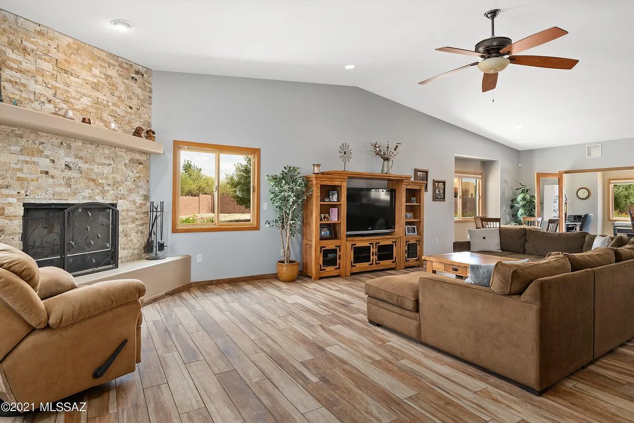 3900 E Calle Agassiz