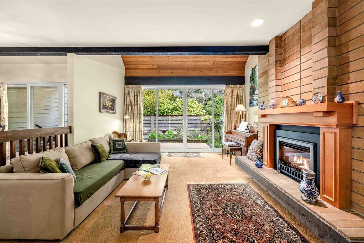 7-4957 Marine Dr