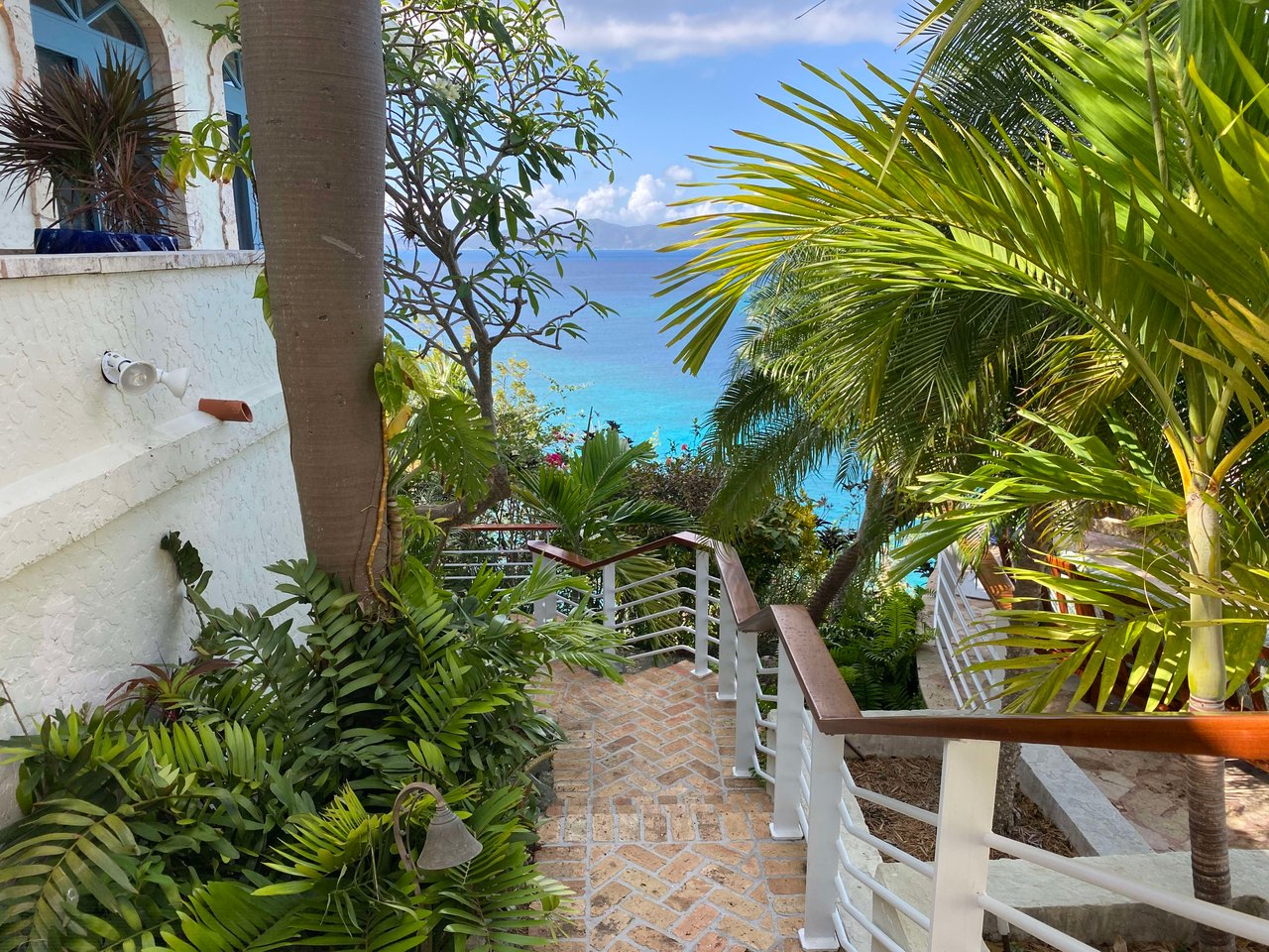 CLIFF HOUSE VILLA