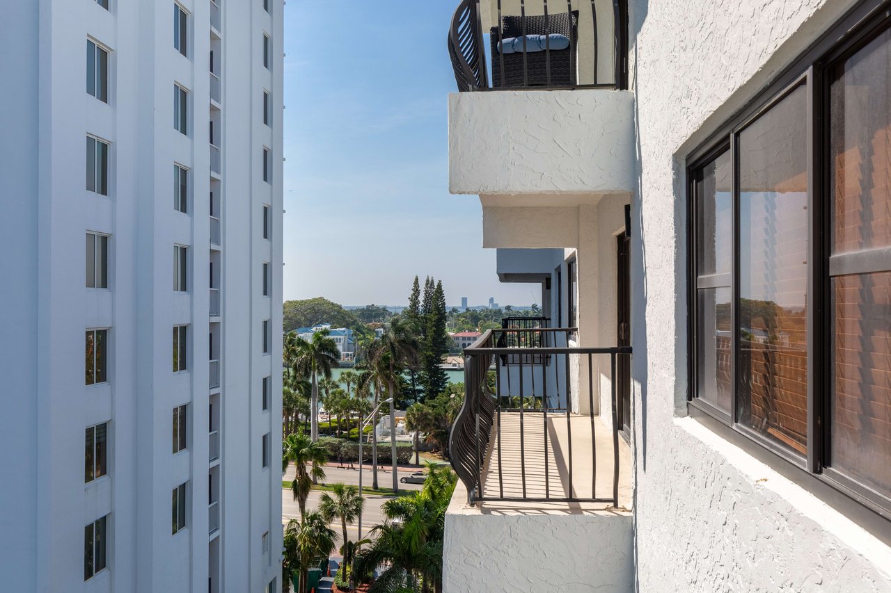 5415 Collins Ave #704 Miami Beach FL-33140