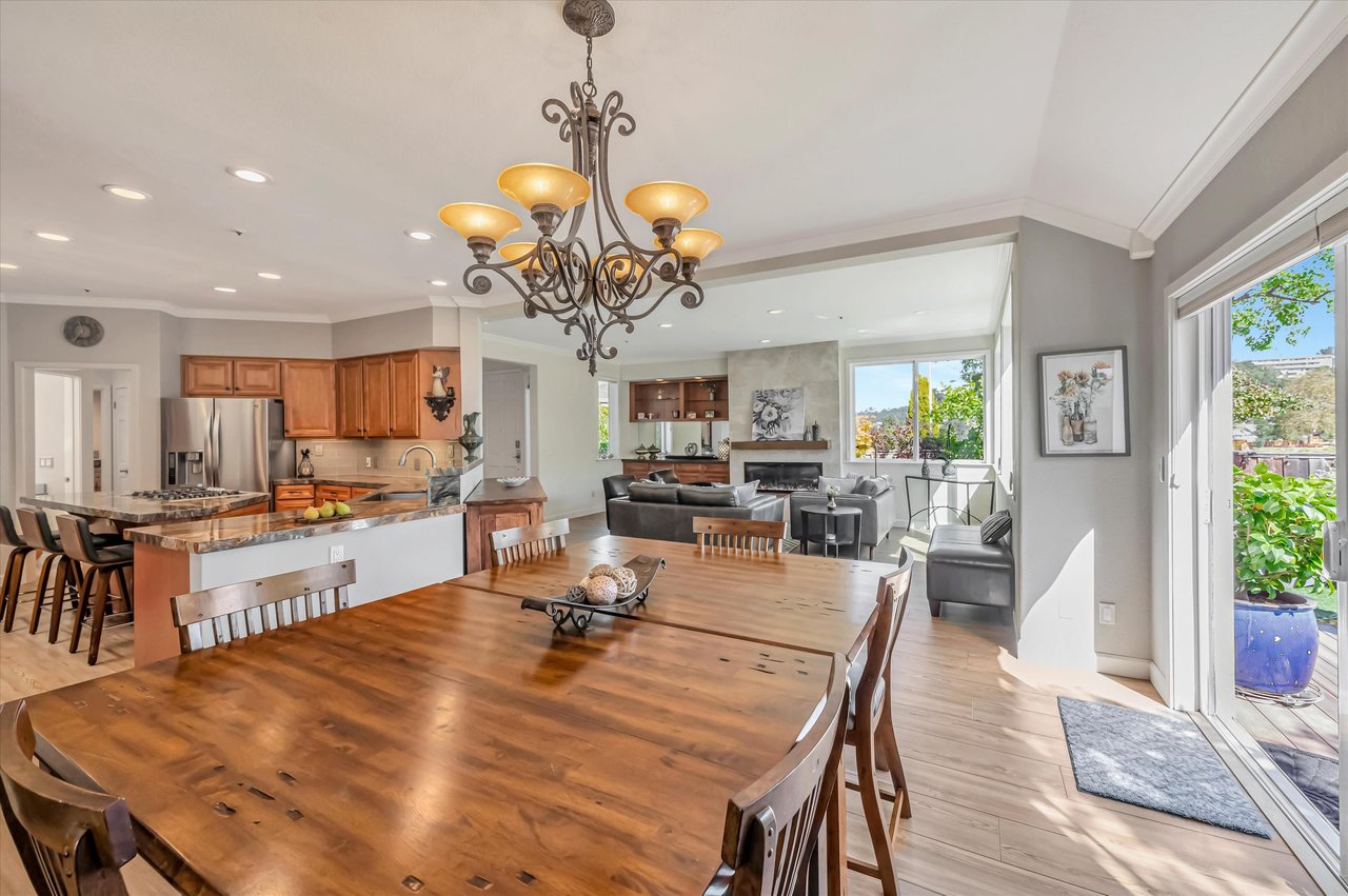 17 Crystal Creek Ct