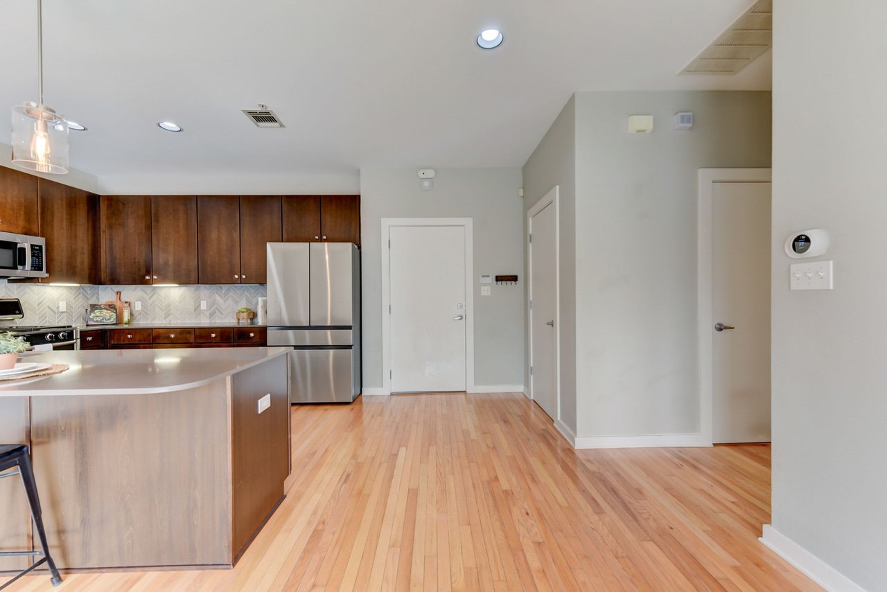 Modern 1/1 Condo in Vibrant South Austin for Lease!