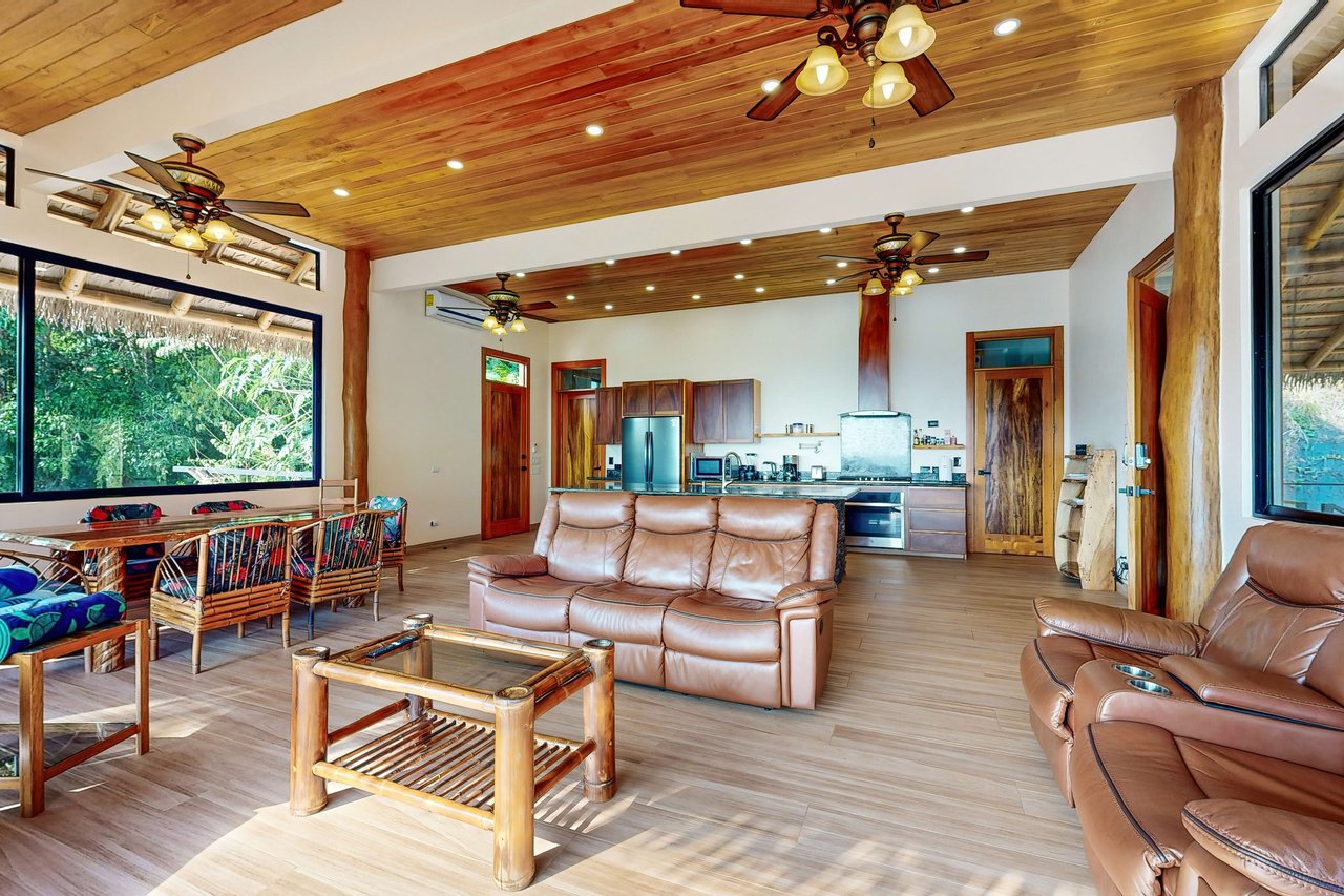 Villa Flor de La Vida, a Luxury 4 Bedroom Ocean View Home in Dominical!