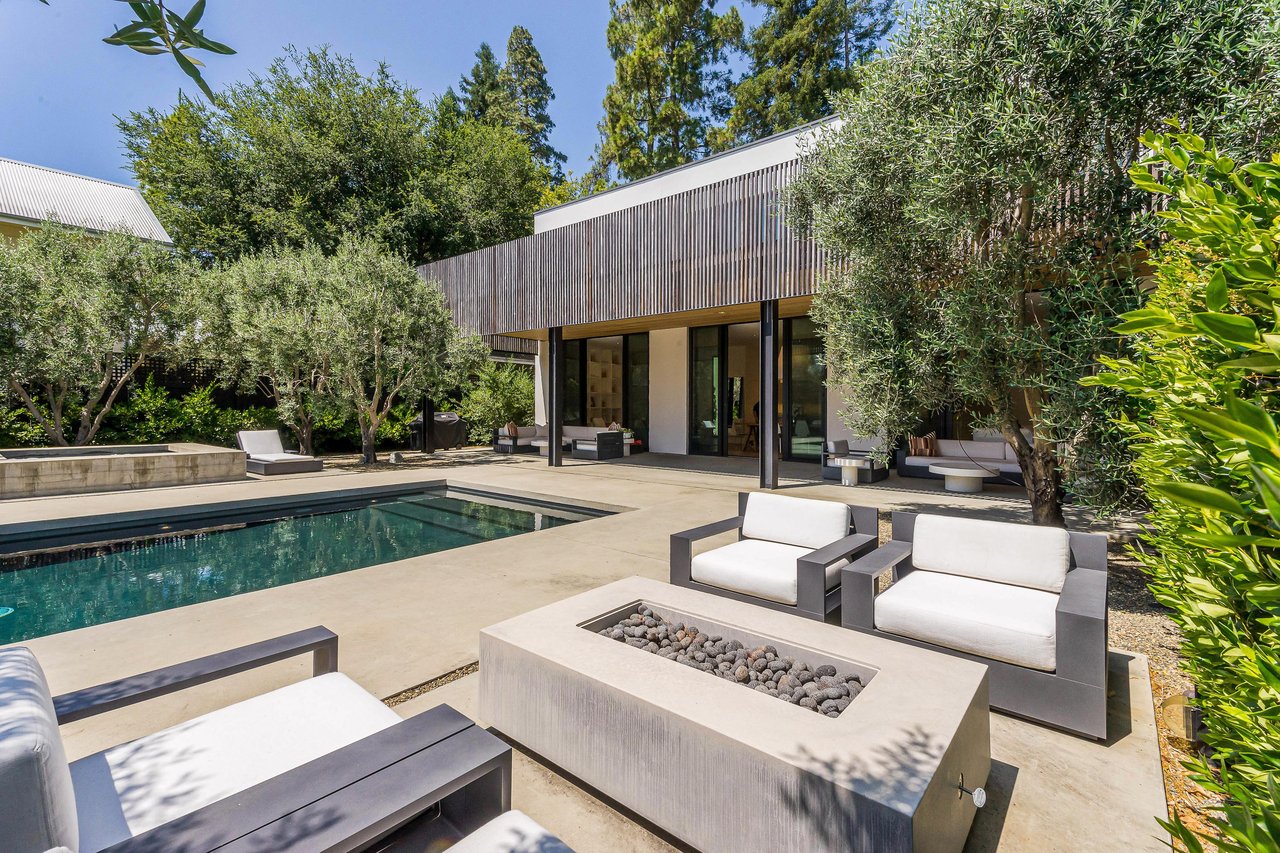 Modernist Oasis in St. Helena - SOLD