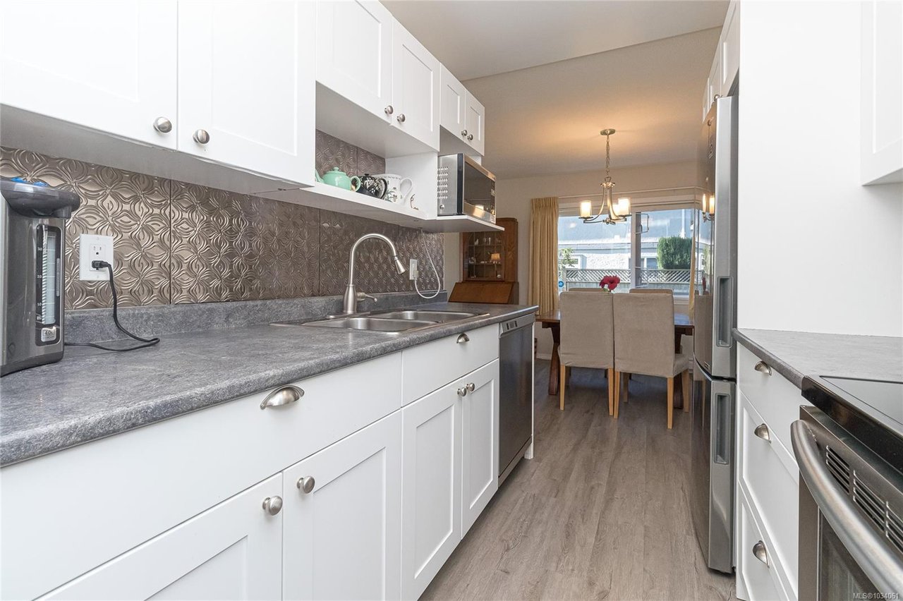 102-2360 James White Blvd