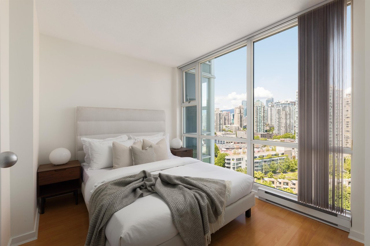 2106-1077 Marinaside Cres