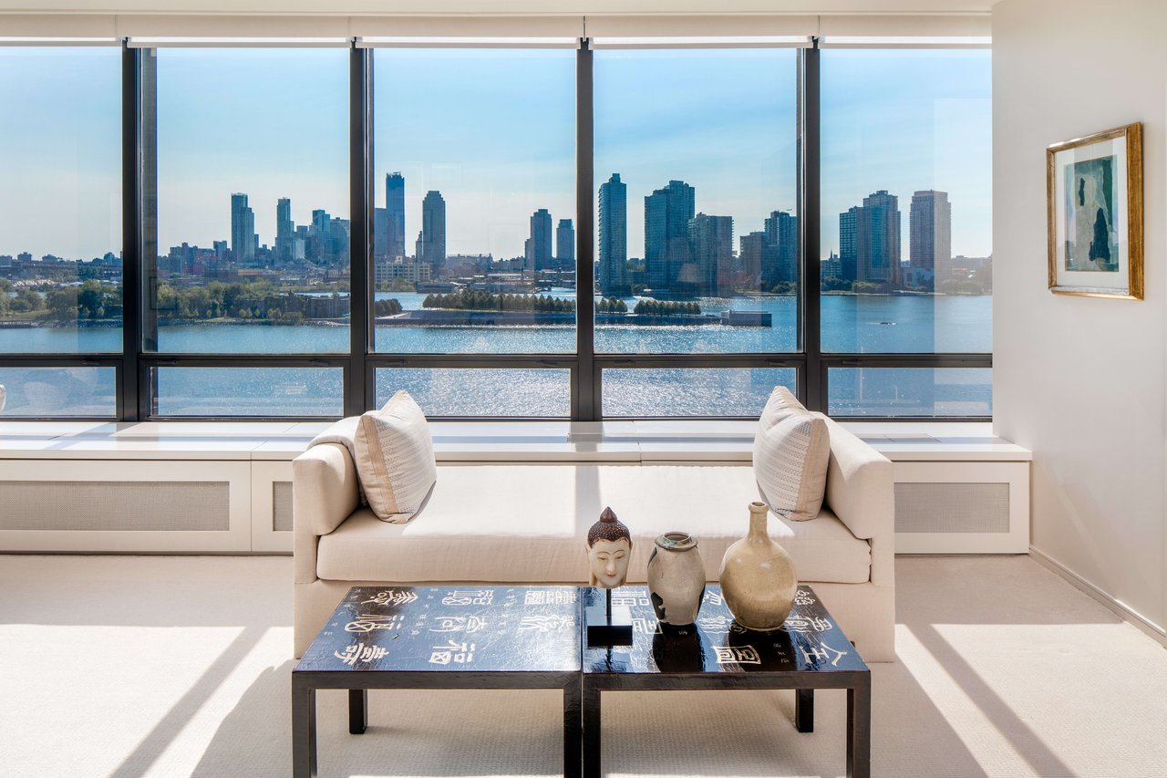 870 United Nations Plaza, 8E