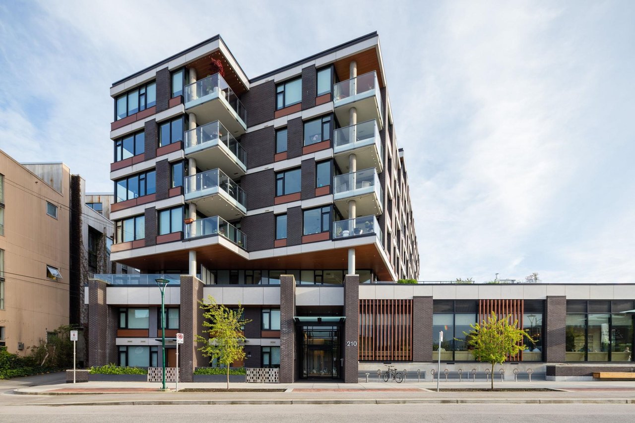 801-210 E 5th Ave