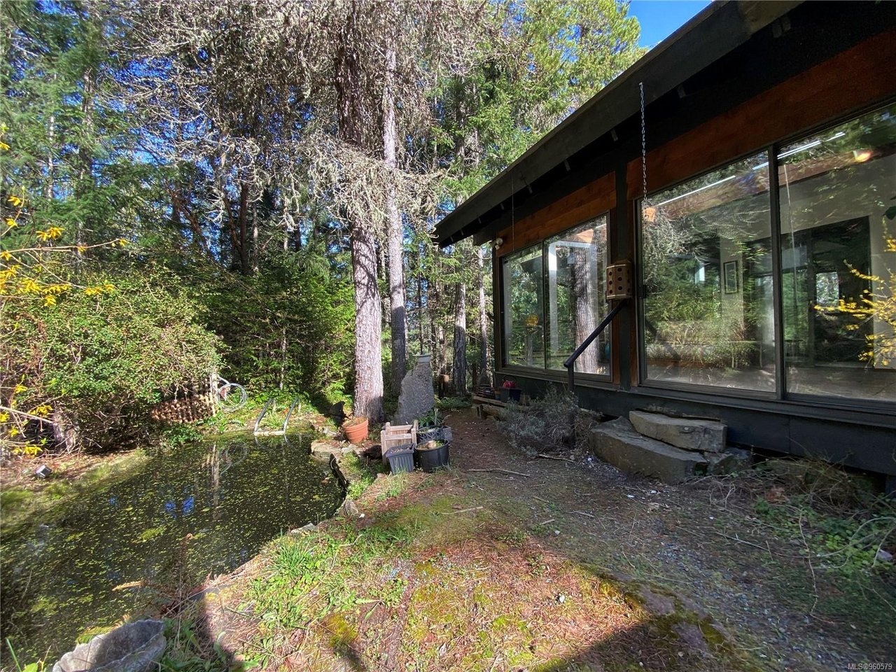 221 Wilkie Wy