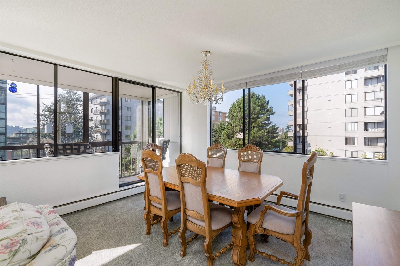 302-555 13th Street, West Vancouver