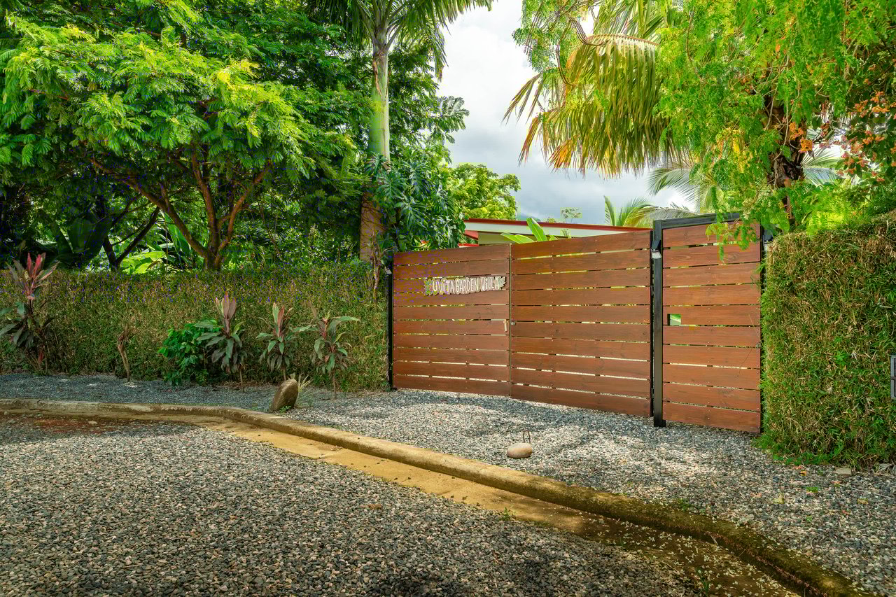 Uvita Garden Villa and Casita, 4 Bedrooms Total, Walking Distance To All