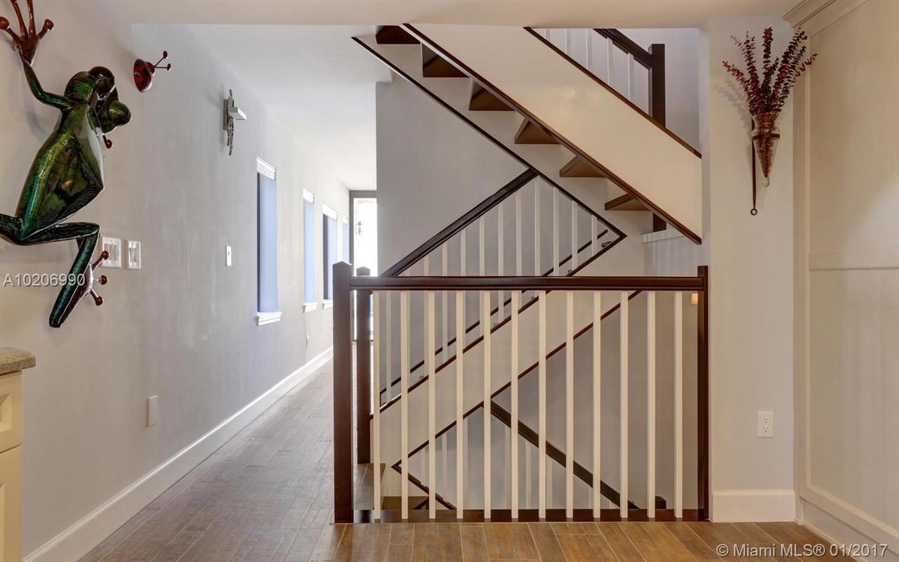 1223 Hillsboro Mile, #9