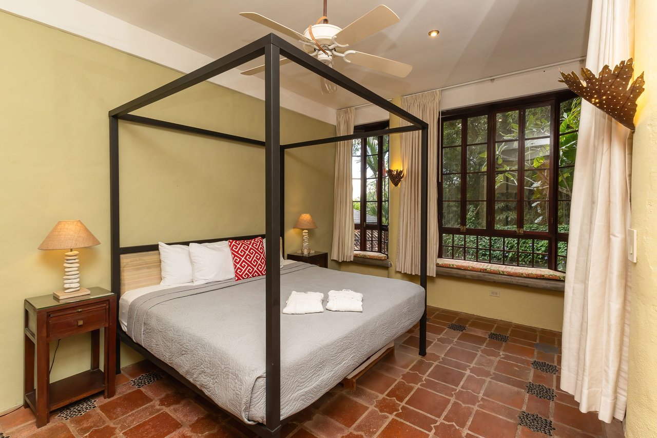 Balinese Tropical Rental Villa, Manuel Antonio, Puntarenas
