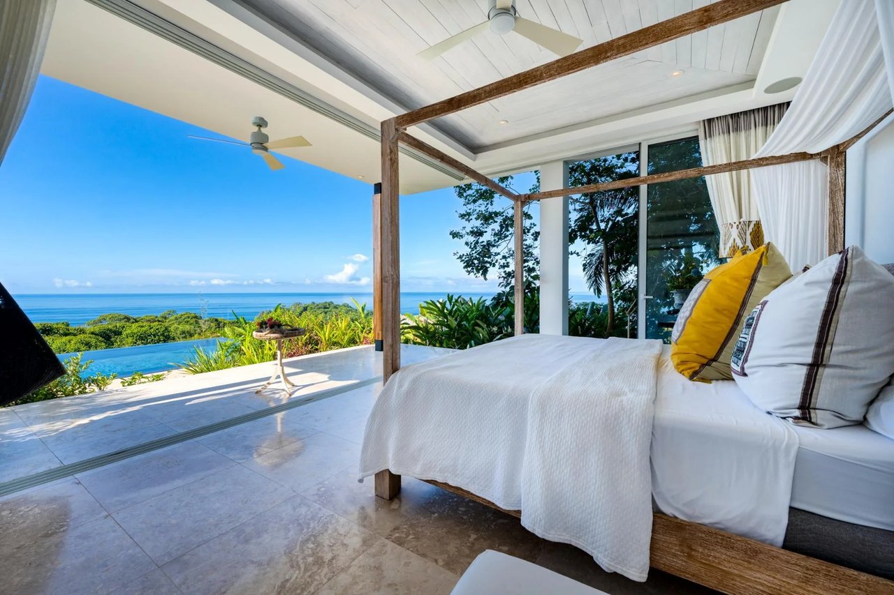 Contemporary Coastal Infinity Villa, Dominical, Puntarenas