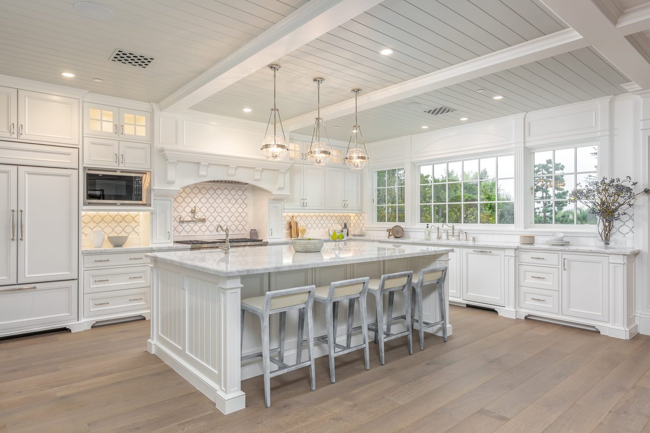 Exquisite Estate in Prime Riviera