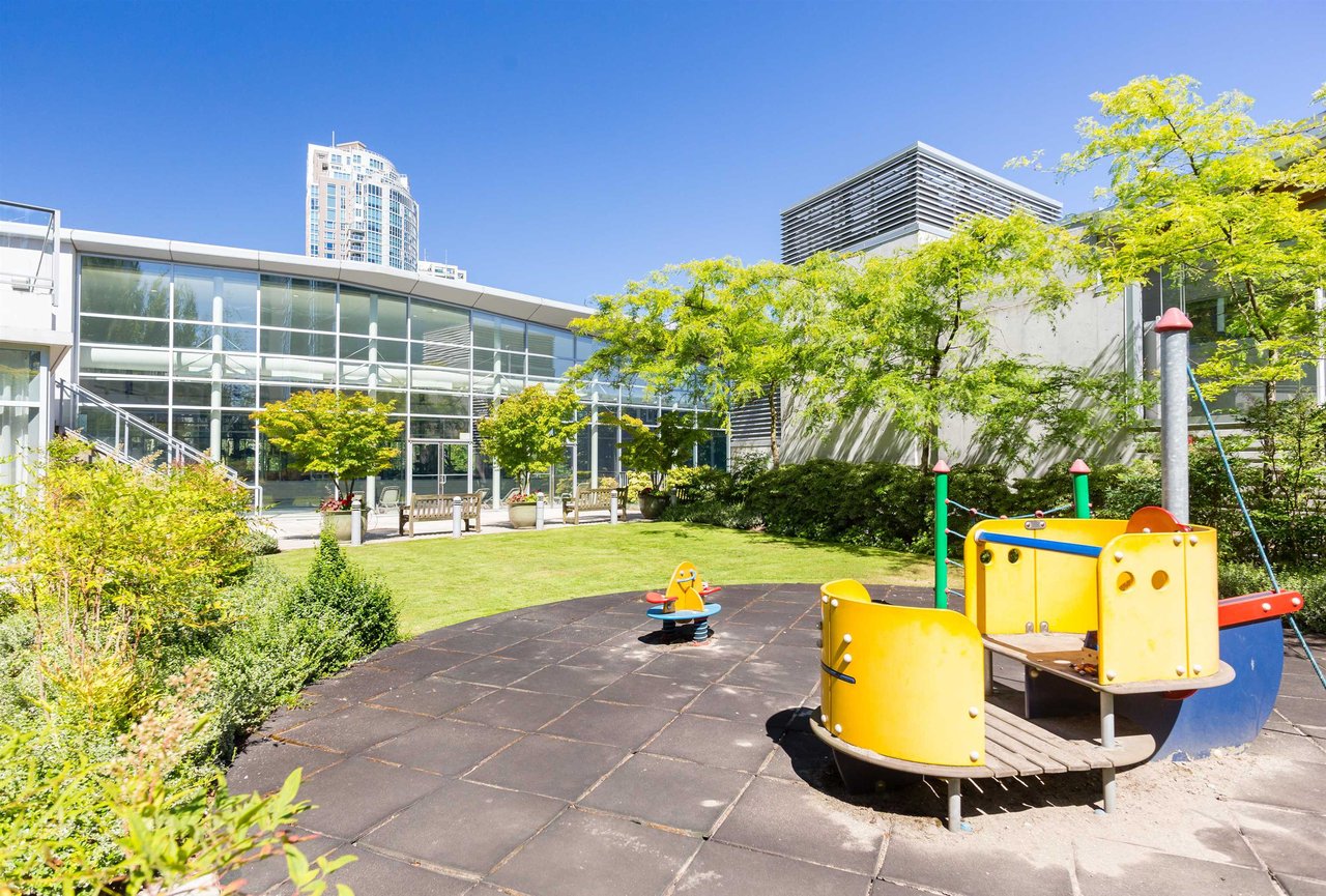 1203-1408 Strathmore Mews
