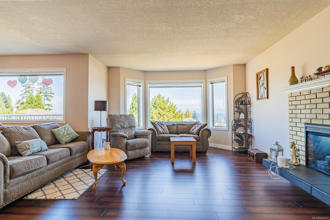 5270 Catalina Dr, Nanaimo